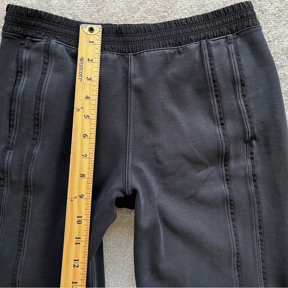 LULULEMON Light Strides Crop Size 4 Minimalist Contemporary Chic Effortless - Picture 7 of 9